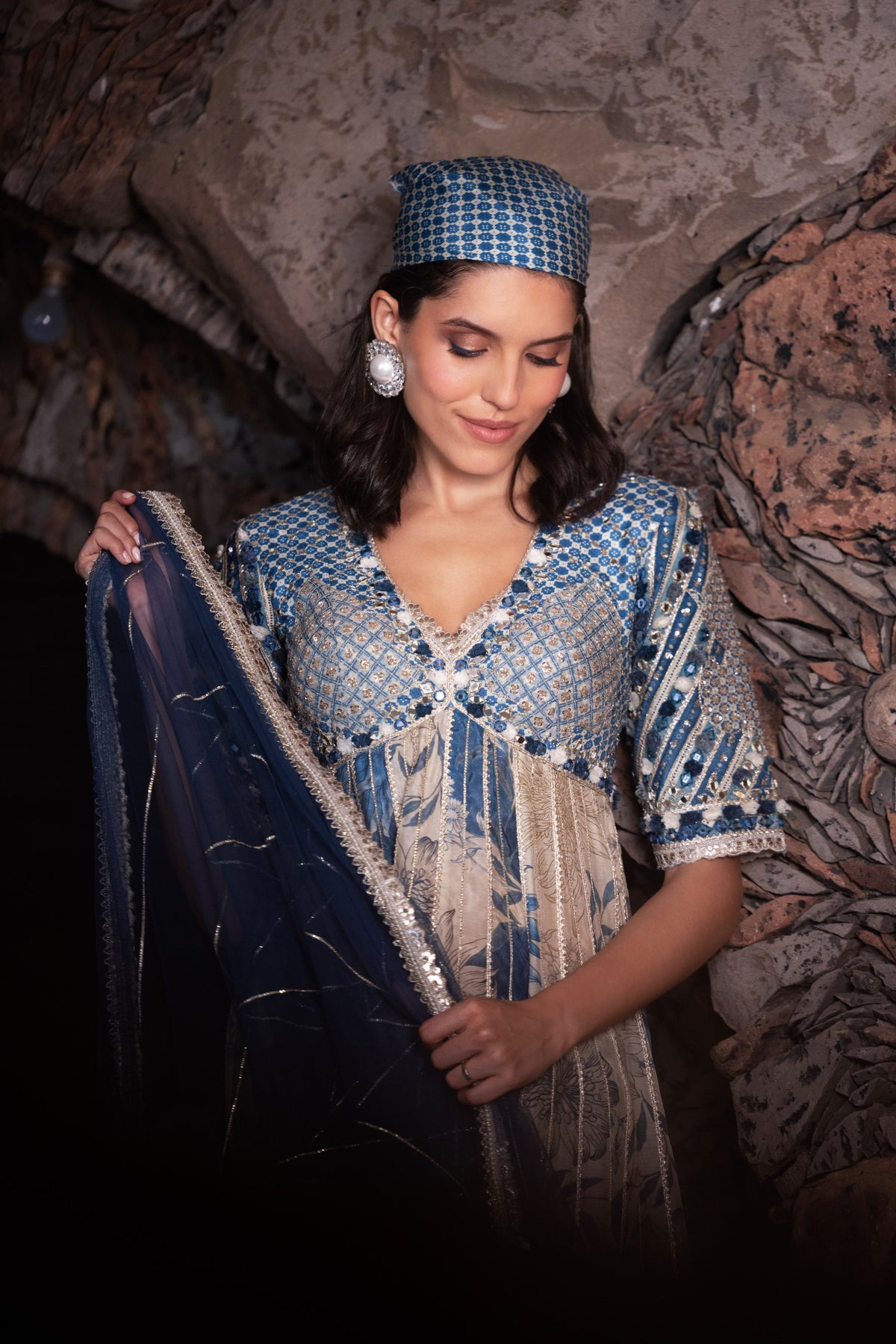 GILIA AZRAQ ANARKALI