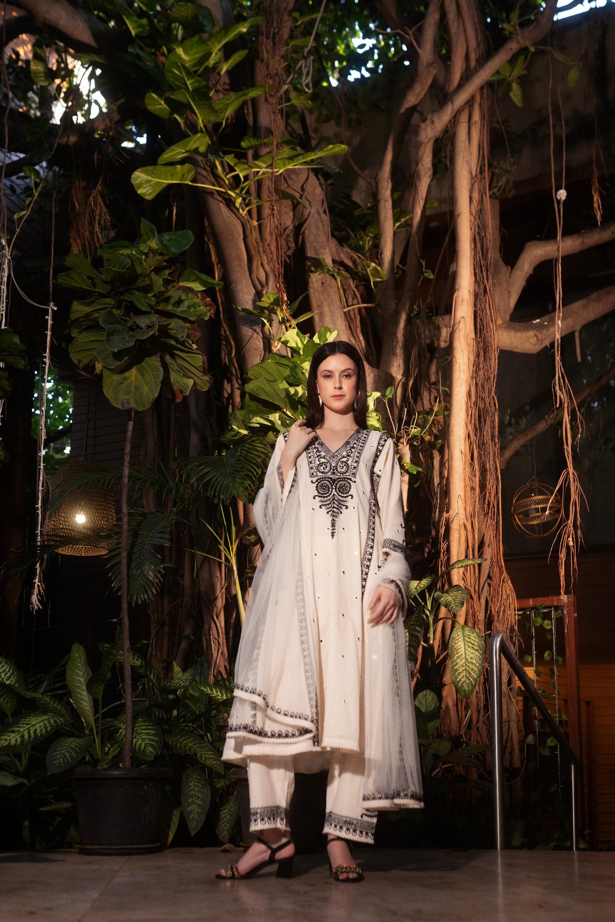 AARA AARI ANARKALIS